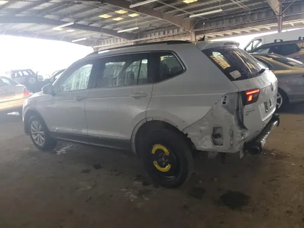 3VV3B7AX3JM214153 2018 VOLKSWAGEN TIGUAN - Image 2
