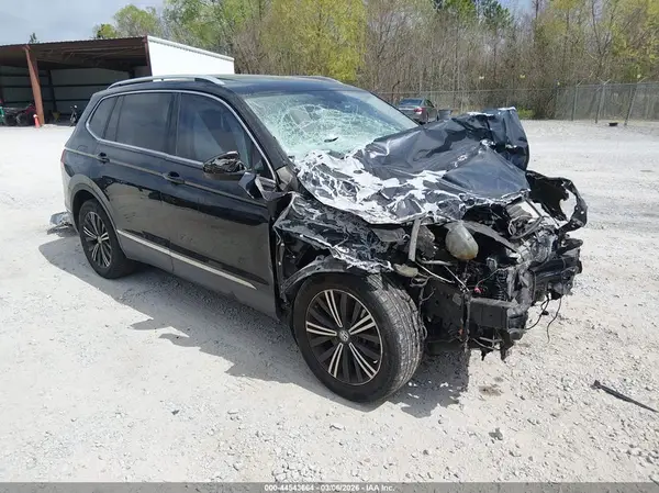 3VV3B7AX3KM074655 2019 VOLKSWAGEN TIGUAN - Image 1