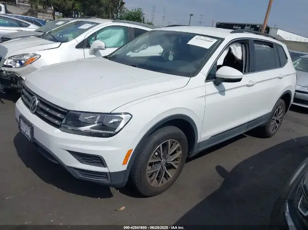 3VV3B7AX3LM019284 2020 VOLKSWAGEN TIGUAN - Image 2