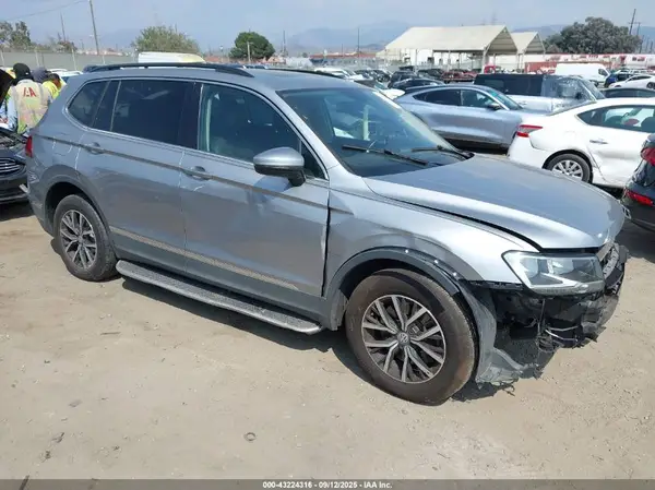 3VV3B7AX3LM139781 2020 VOLKSWAGEN TIGUAN - Image 1
