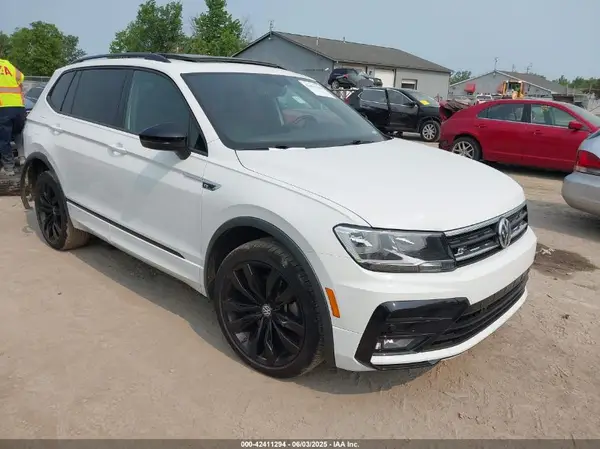 3VV3B7AX3LM179830 2020 VOLKSWAGEN TIGUAN - Image 1