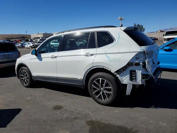 3VV3B7AX3MM111674 2021 VOLKSWAGEN TIGUAN - Image 2