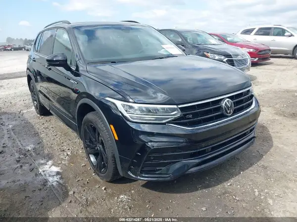 3VV3B7AX3PM131427 2023 VOLKSWAGEN TIGUAN - Image 1