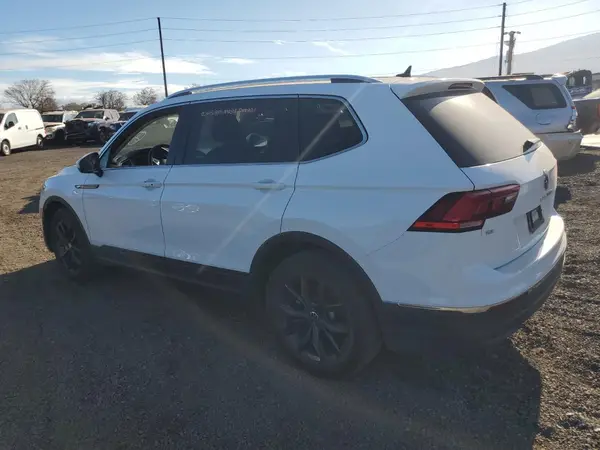 3VV3B7AX3RM047840 2024 VOLKSWAGEN TIGUAN - Image 2