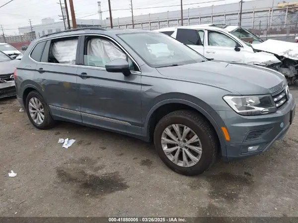 3VV3B7AX4JM005780 2018 VOLKSWAGEN TIGUAN - Image 1