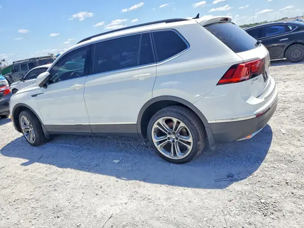 3VV3B7AX4JM020120 2018 VOLKSWAGEN TIGUAN - Image 2
