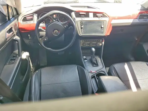 3VV3B7AX4JM020120 2018 VOLKSWAGEN TIGUAN - Image 8
