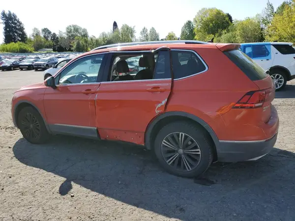 3VV3B7AX4JM020893 2018 VOLKSWAGEN TIGUAN - Image 2