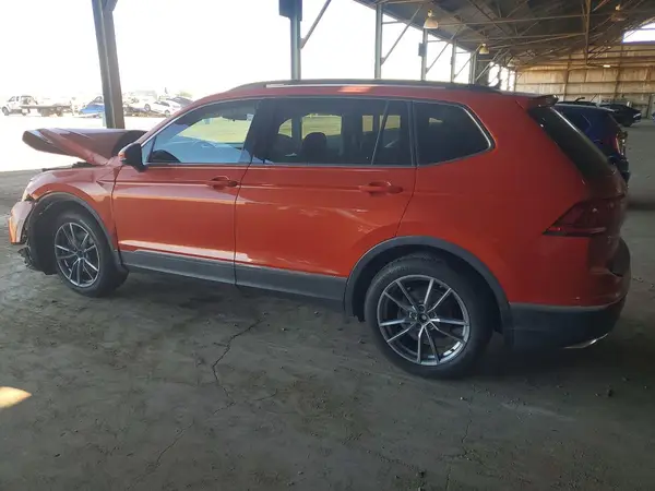 3VV3B7AX4JM021011 2018 VOLKSWAGEN TIGUAN - Image 2