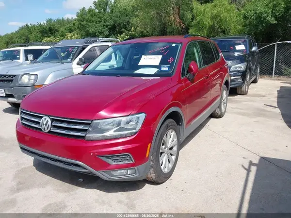 3VV3B7AX4JM027472 2018 VOLKSWAGEN TIGUAN - Image 2