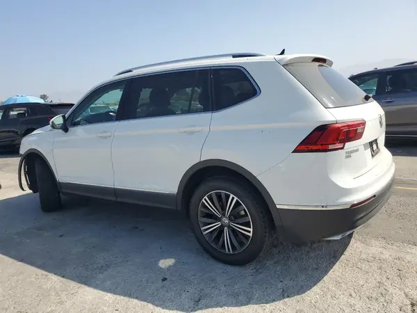 3VV3B7AX4JM032915 2018 VOLKSWAGEN TIGUAN - Image 2