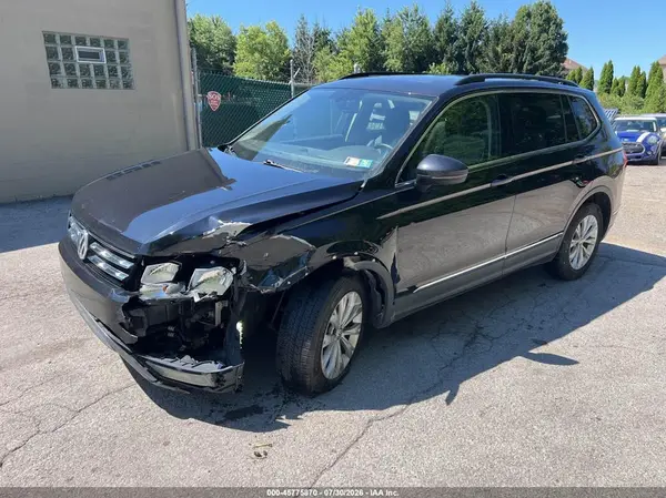 3VV3B7AX4JM038200 2018 VOLKSWAGEN TIGUAN - Image 2