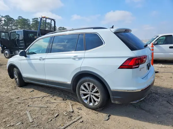 3VV3B7AX4JM040285 2018 VOLKSWAGEN TIGUAN - Image 2