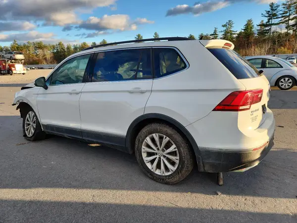 3VV3B7AX4JM049598 2018 VOLKSWAGEN TIGUAN - Image 2
