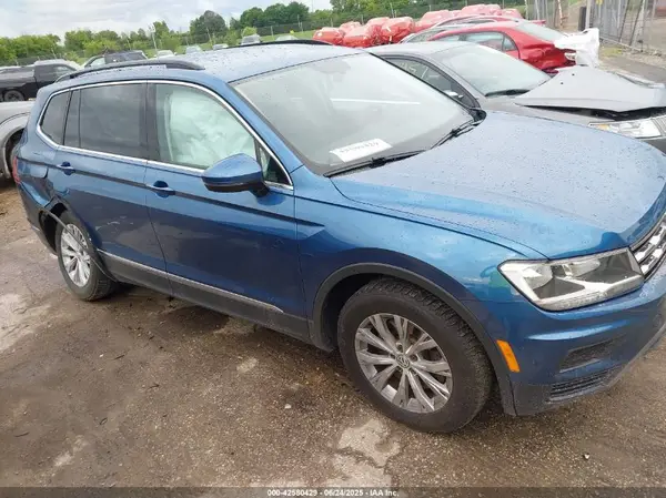 3VV3B7AX4JM050539 2018 VOLKSWAGEN TIGUAN - Image 1