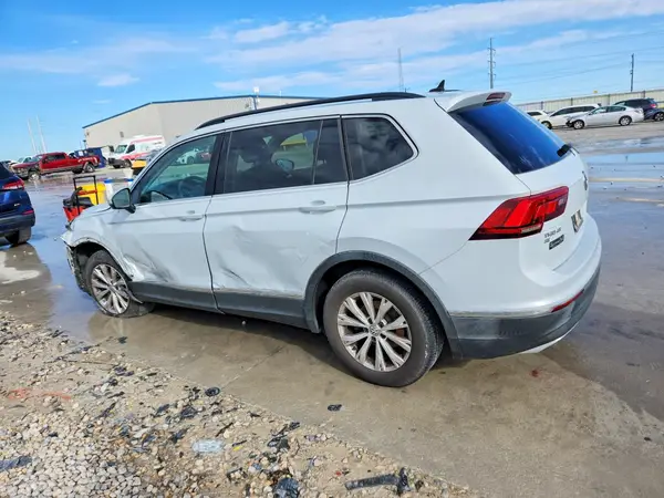3VV3B7AX4JM055529 2018 VOLKSWAGEN TIGUAN - Image 2
