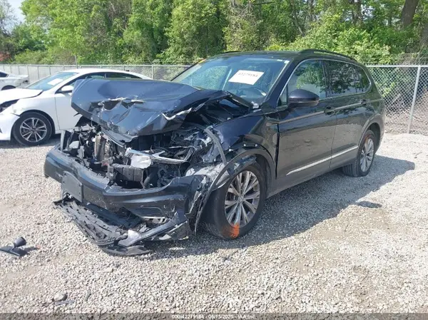 3VV3B7AX4JM073500 2018 VOLKSWAGEN TIGUAN - Image 2