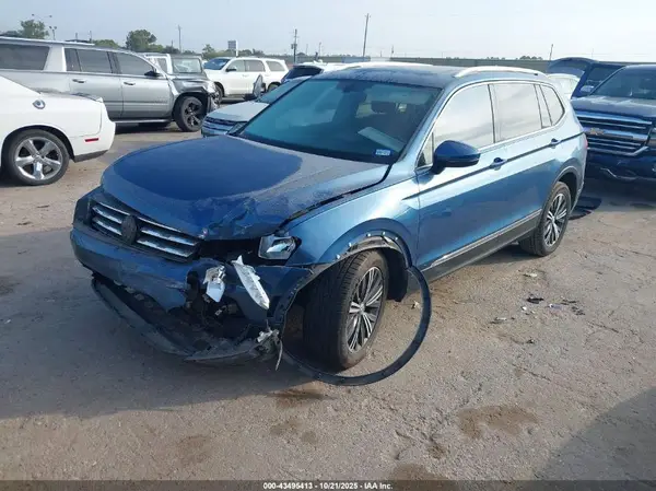 3VV3B7AX4JM105622 2018 VOLKSWAGEN TIGUAN - Image 2
