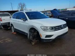 3VV3B7AX4JM120816 2018 VOLKSWAGEN TIGUAN