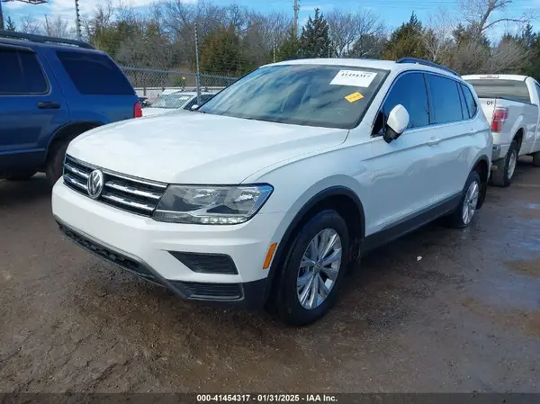 3VV3B7AX4JM120816 2018 VOLKSWAGEN TIGUAN - Image 2