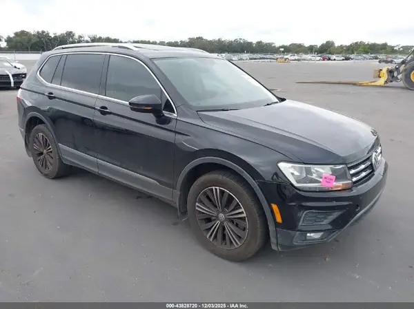 3VV3B7AX4JM129547 2018 VOLKSWAGEN TIGUAN - Image 1