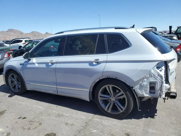 3VV3B7AX4JM139110 2018 VOLKSWAGEN TIGUAN - Image 2