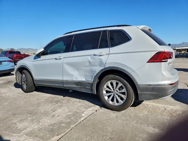 3VV3B7AX4JM151788 2018 VOLKSWAGEN TIGUAN - Image 2