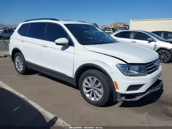 3VV3B7AX4JM156909 2018 VOLKSWAGEN TIGUAN - Image 1