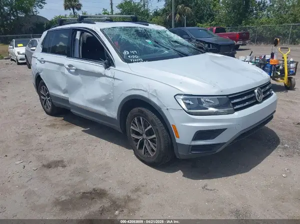 3VV3B7AX4JM201878 2018 VOLKSWAGEN TIGUAN - Image 1