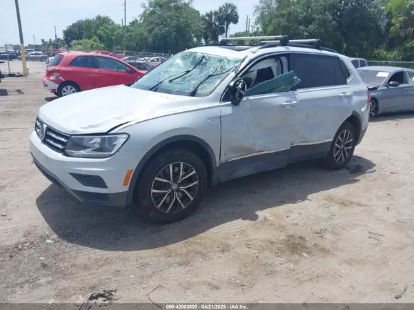 3VV3B7AX4JM201878 2018 VOLKSWAGEN TIGUAN - Image 2