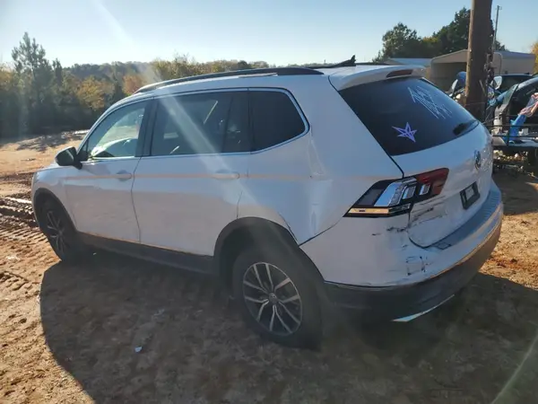 3VV3B7AX4JM207616 2018 VOLKSWAGEN TIGUAN - Image 2