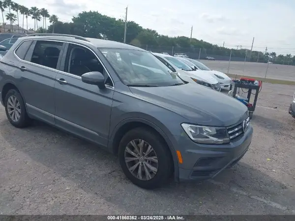 3VV3B7AX4JM211360 2018 VOLKSWAGEN TIGUAN - Image 1