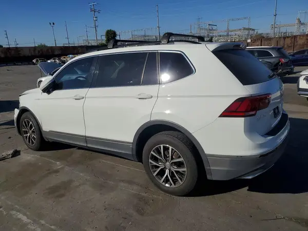 3VV3B7AX4JM214677 2018 VOLKSWAGEN TIGUAN - Image 2