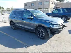 3VV3B7AX4JM221452 2018 VOLKSWAGEN TIGUAN