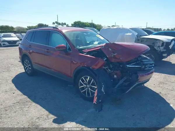 3VV3B7AX4KM074616 2019 VOLKSWAGEN TIGUAN - Image 1
