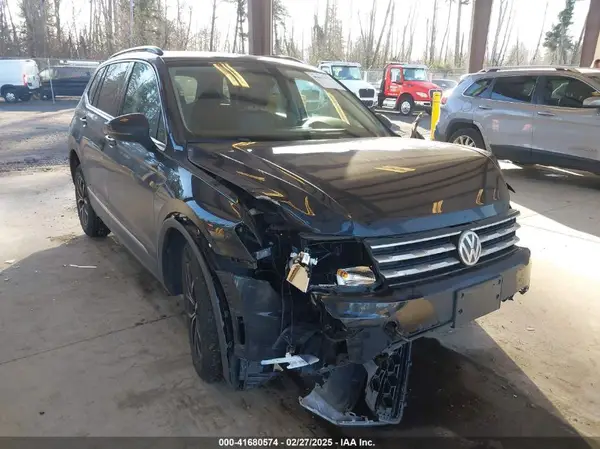 3VV3B7AX4LM086220 2020 VOLKSWAGEN TIGUAN - Image 1