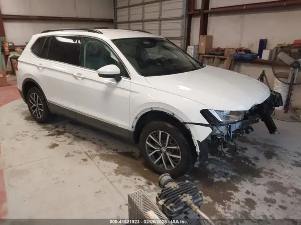 3VV3B7AX4LM141023 2020 VOLKSWAGEN TIGUAN - Image 1