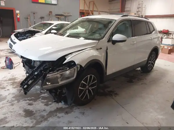 3VV3B7AX4LM141023 2020 VOLKSWAGEN TIGUAN - Image 2