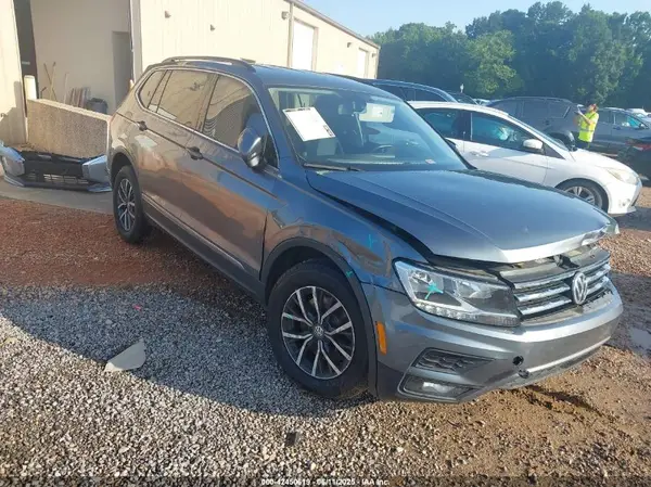 3VV3B7AX5JM003469 2018 VOLKSWAGEN TIGUAN - Image 1