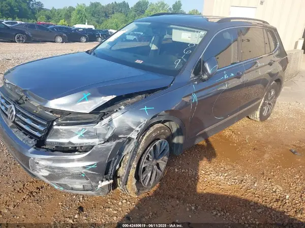 3VV3B7AX5JM003469 2018 VOLKSWAGEN TIGUAN - Image 2