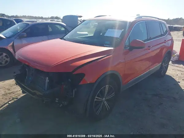 3VV3B7AX5JM039923 2018 VOLKSWAGEN TIGUAN - Image 2