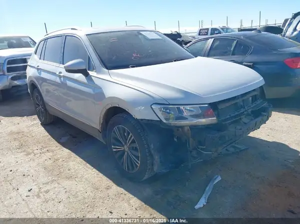 3VV3B7AX5JM047469 2018 VOLKSWAGEN TIGUAN - Image 1