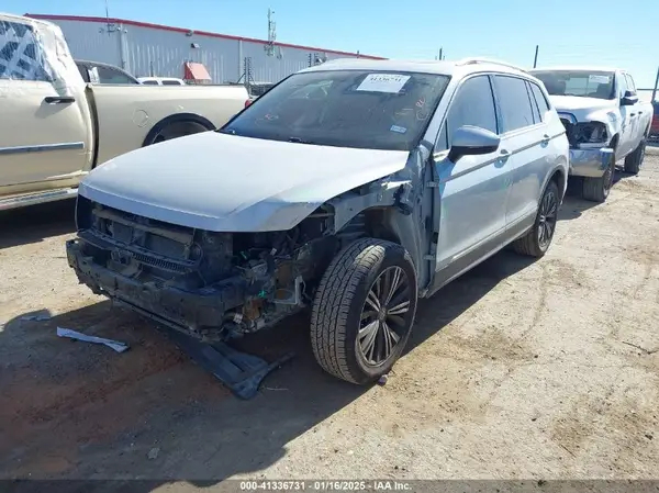 3VV3B7AX5JM047469 2018 VOLKSWAGEN TIGUAN - Image 2