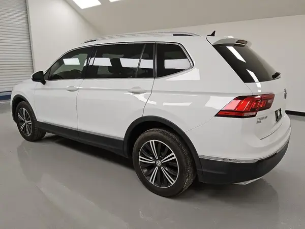 3VV3B7AX5JM051571 2018 VOLKSWAGEN TIGUAN - Image 2