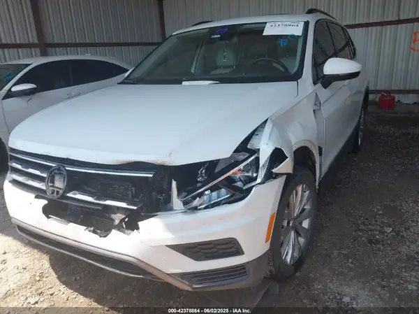3VV3B7AX5JM079872 2018 VOLKSWAGEN TIGUAN - Image 2