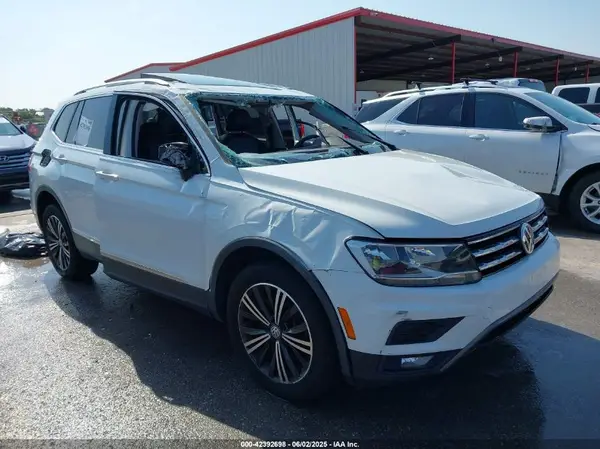 3VV3B7AX5JM091021 2018 VOLKSWAGEN TIGUAN - Image 1