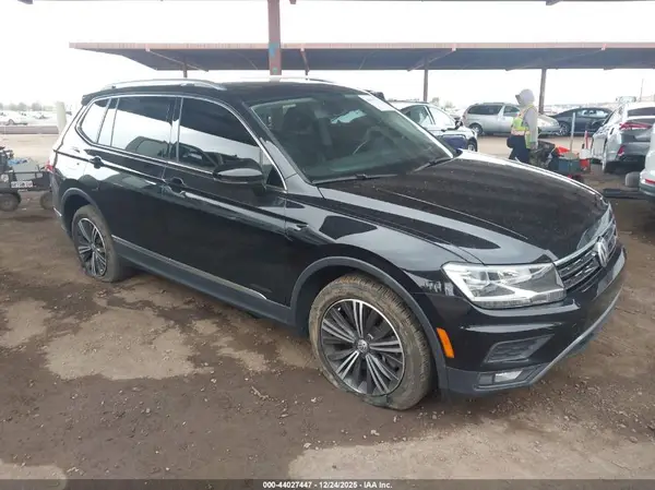 3VV3B7AX5JM178904 2018 VOLKSWAGEN TIGUAN - Image 1