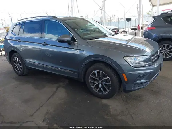 3VV3B7AX5JM190020 2018 VOLKSWAGEN TIGUAN - Image 1