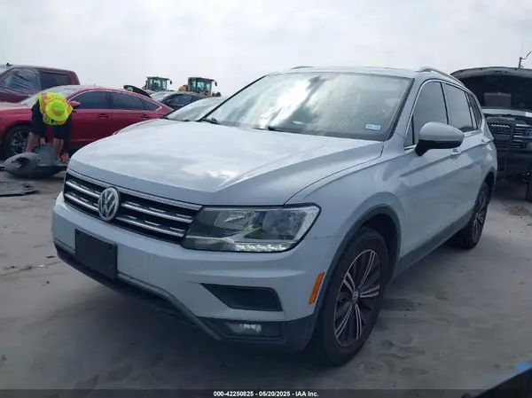 3VV3B7AX5JM194231 2018 VOLKSWAGEN TIGUAN - Image 2