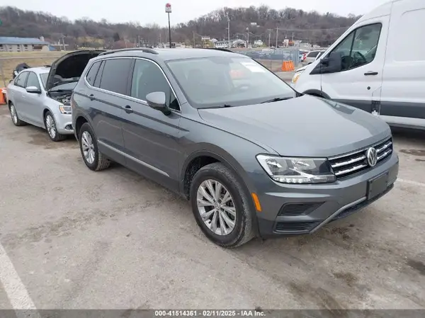 3VV3B7AX5JM210041 2018 VOLKSWAGEN TIGUAN - Image 1